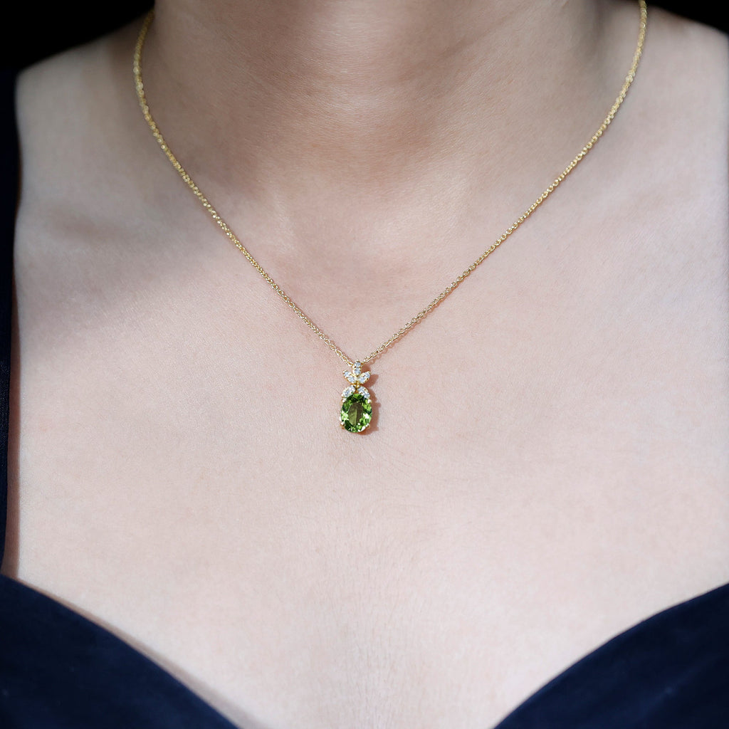1.7 Carat Oval Peridot Diamond Flower Necklace for Women